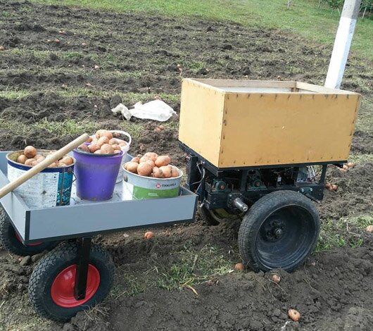 Українець створив агродрона для… обгортання та копання картоплі
