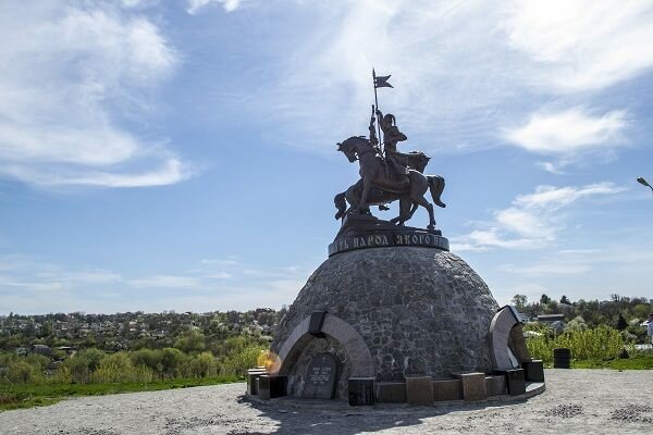 Небайдужі уманчани пропонують допомогу при облаштуванні пам’ятника Гонті й Залізняку (Фото)
