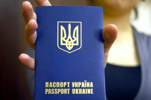 Міграційна служба дозволить українцям мати два паспорти